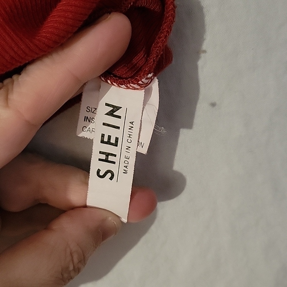 Shein medium Croptop - Picture 2 of 7